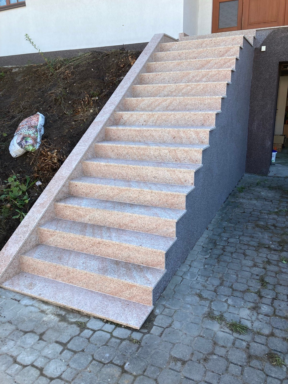 Venkovní kamenné schodiště – realizace