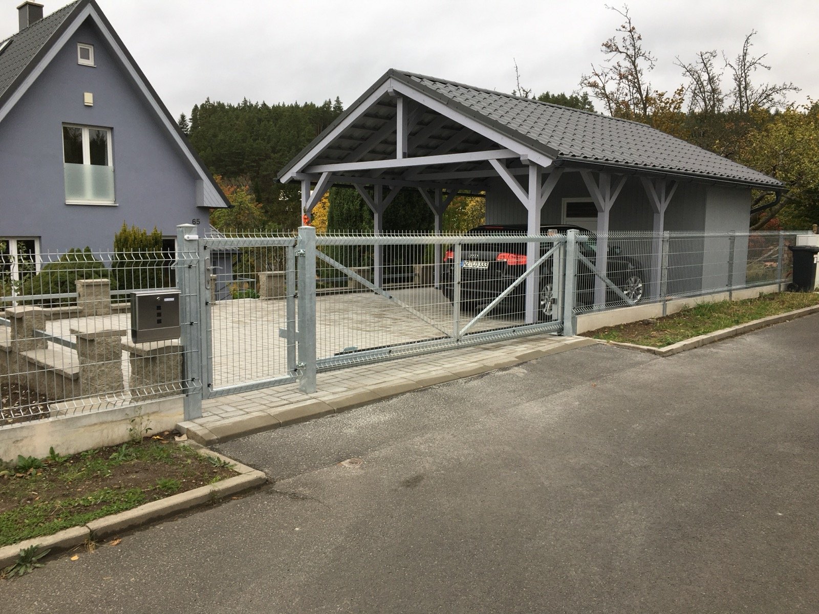 Rodinný dům s krytým přístřeškem – realizace
