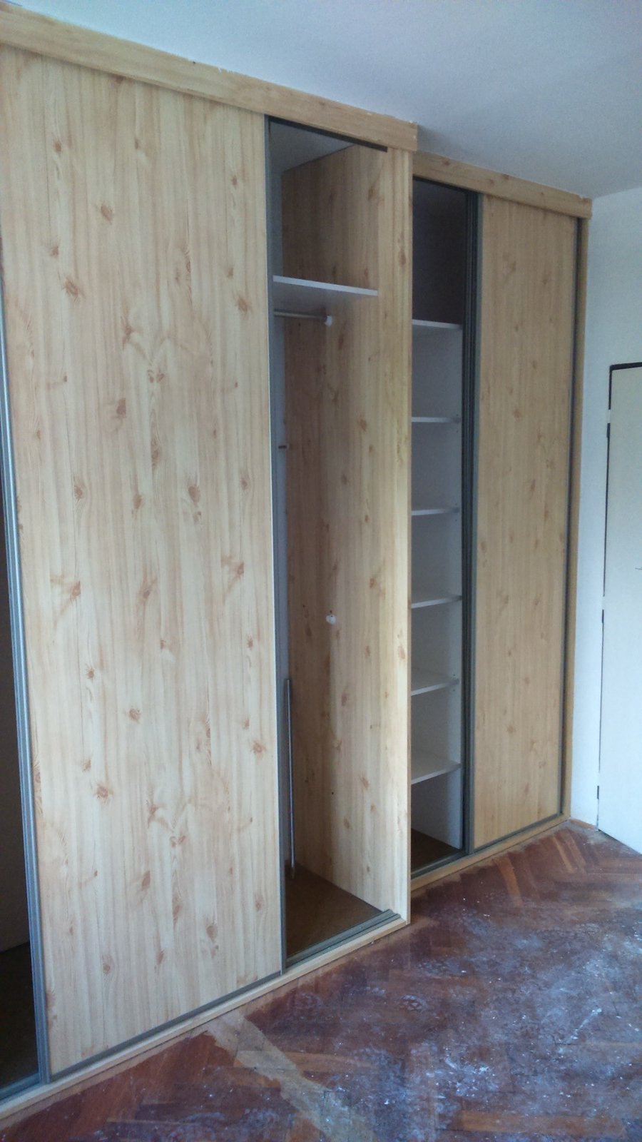 Vestavěná skříň na míru – realizace