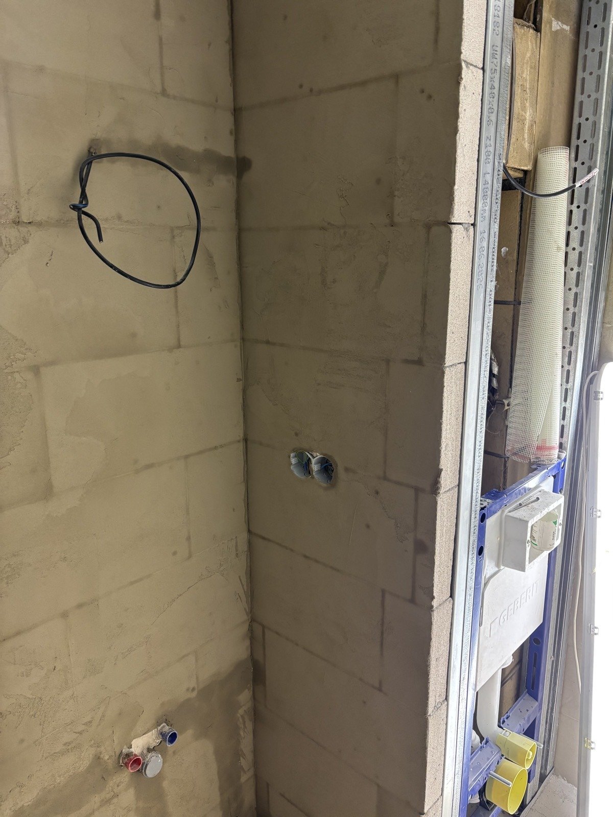 Rozvody vody a instalace podomítkového modulu WC – realizace