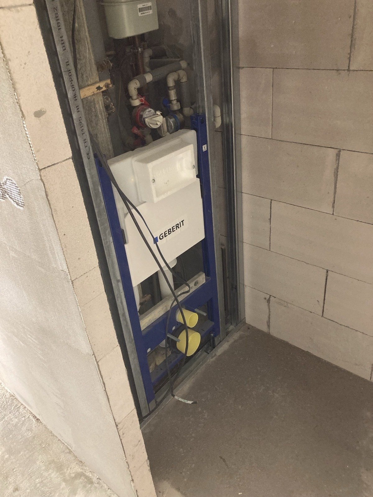 Instalace podomítkového modulu WC – realizace